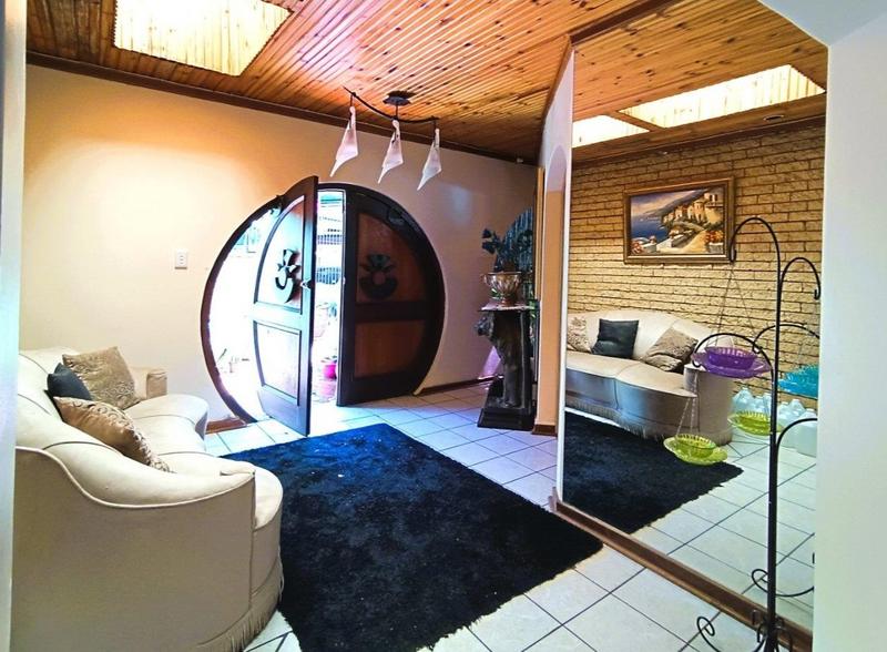 4 Bedroom Property for Sale in Langenhovenpark Free State